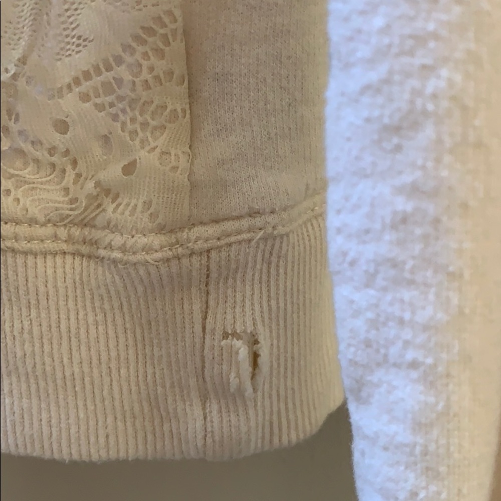 Lace pullover - Picture 3 of 3